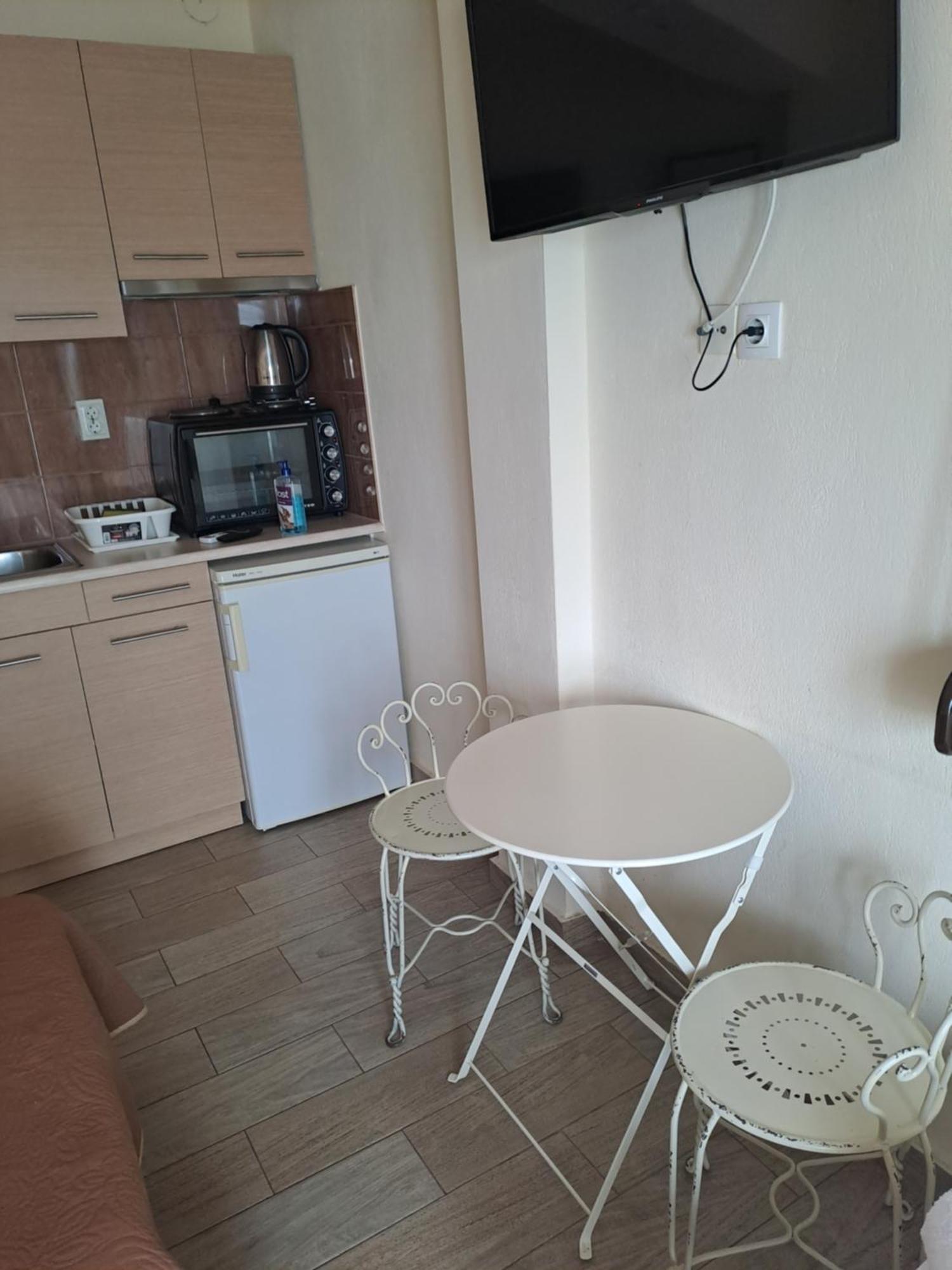 Diolkos Apartement Nea Roda Exterior foto