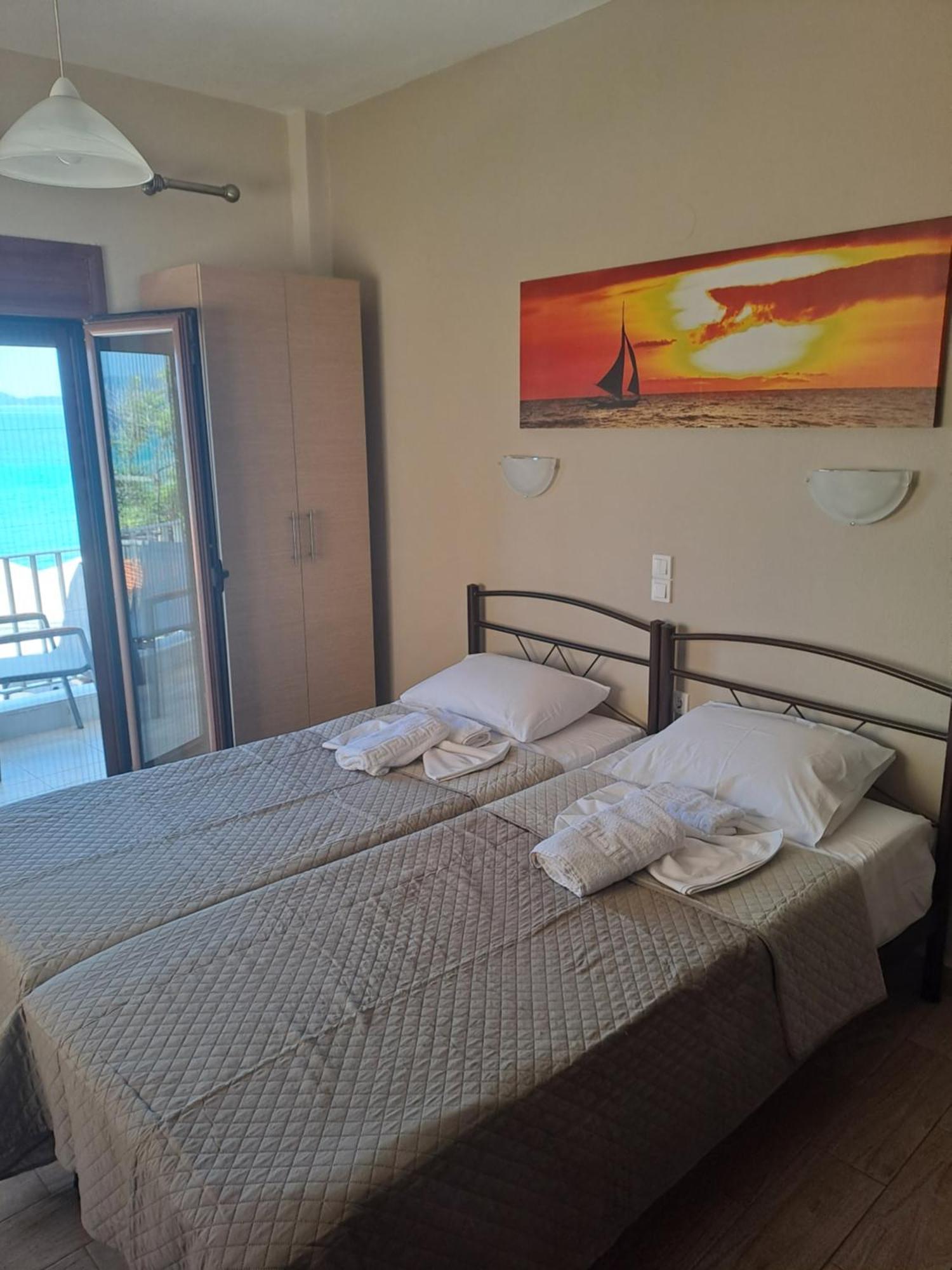 Diolkos Apartement Nea Roda Quarto foto